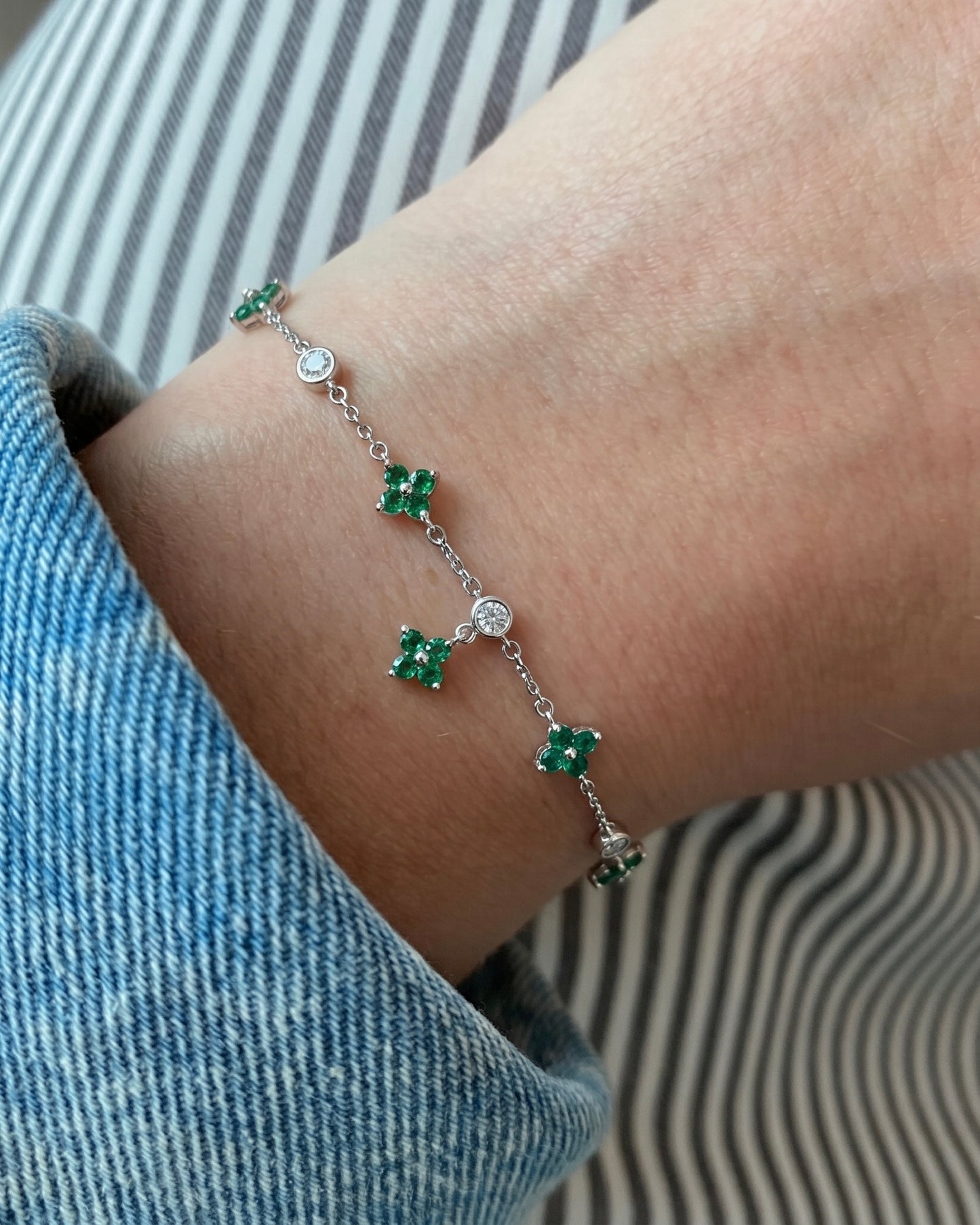 5 Dazzle Green Flowers Bracelet