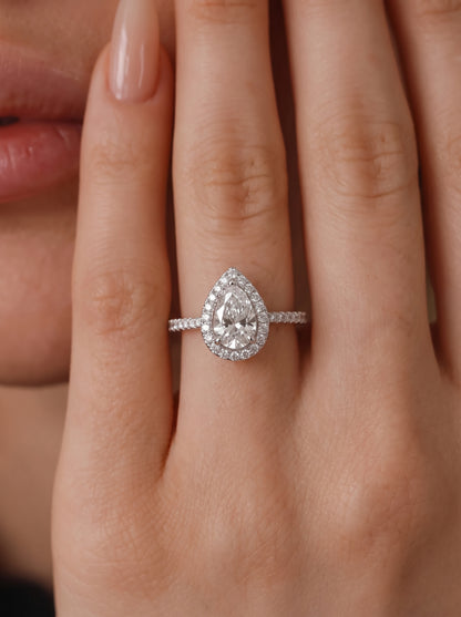 Étoile Pear Ring