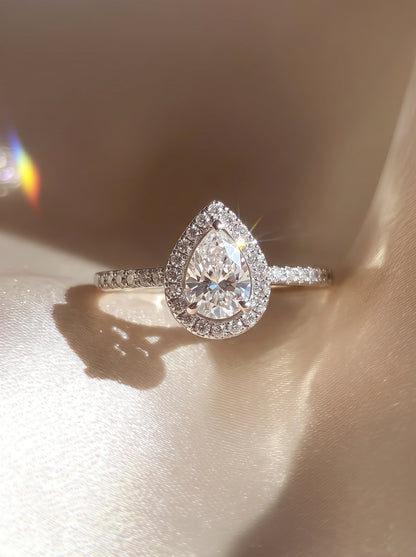 Étoile Pear Ring