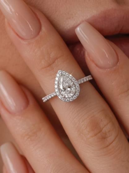 Étoile Pear Ring