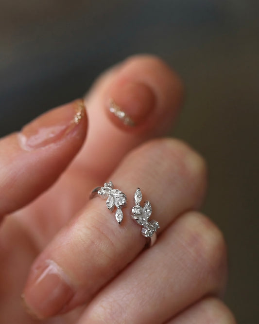 Dazzle Leaf Adjustable Ring
