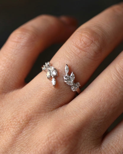 Dazzle Leaf Adjustable Ring