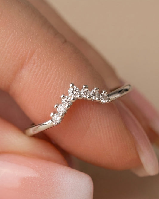 Soft Aura Curved Ring