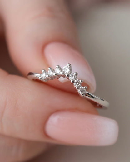 Soft Aura Curved Ring