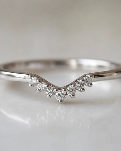 Soft Aura Curved Ring