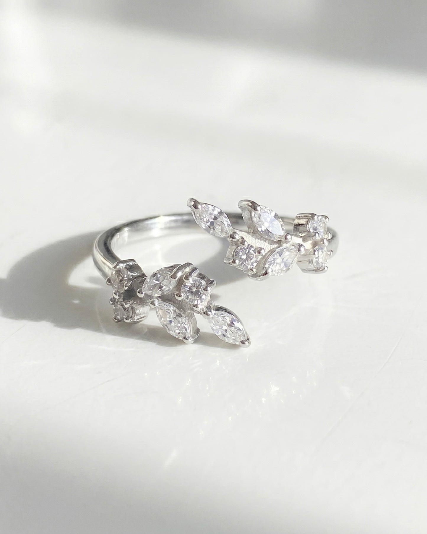 Dazzle Leaf Adjustable Ring