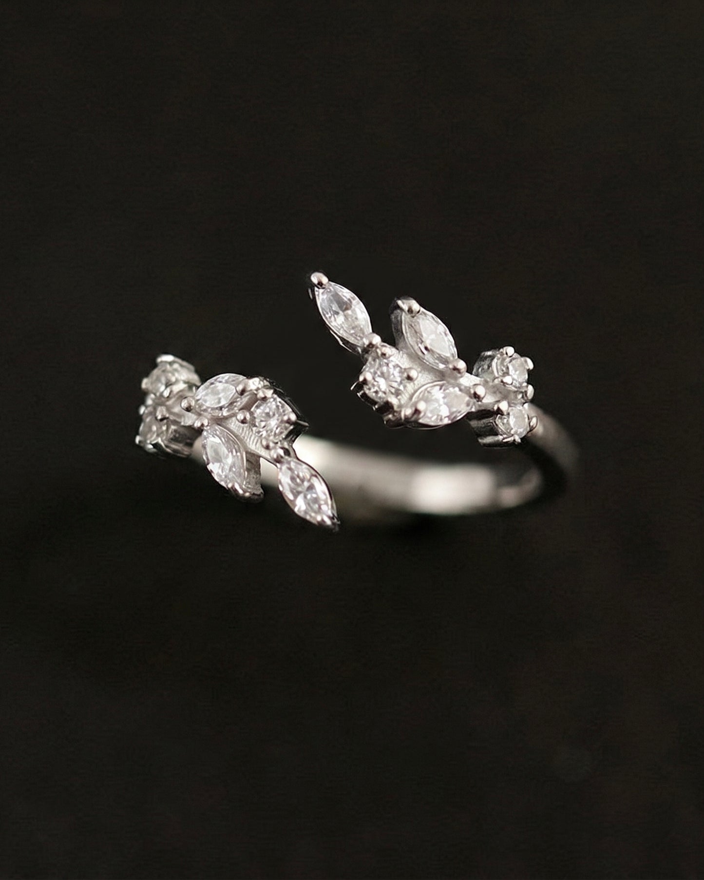 Dazzle Leaf Adjustable Ring