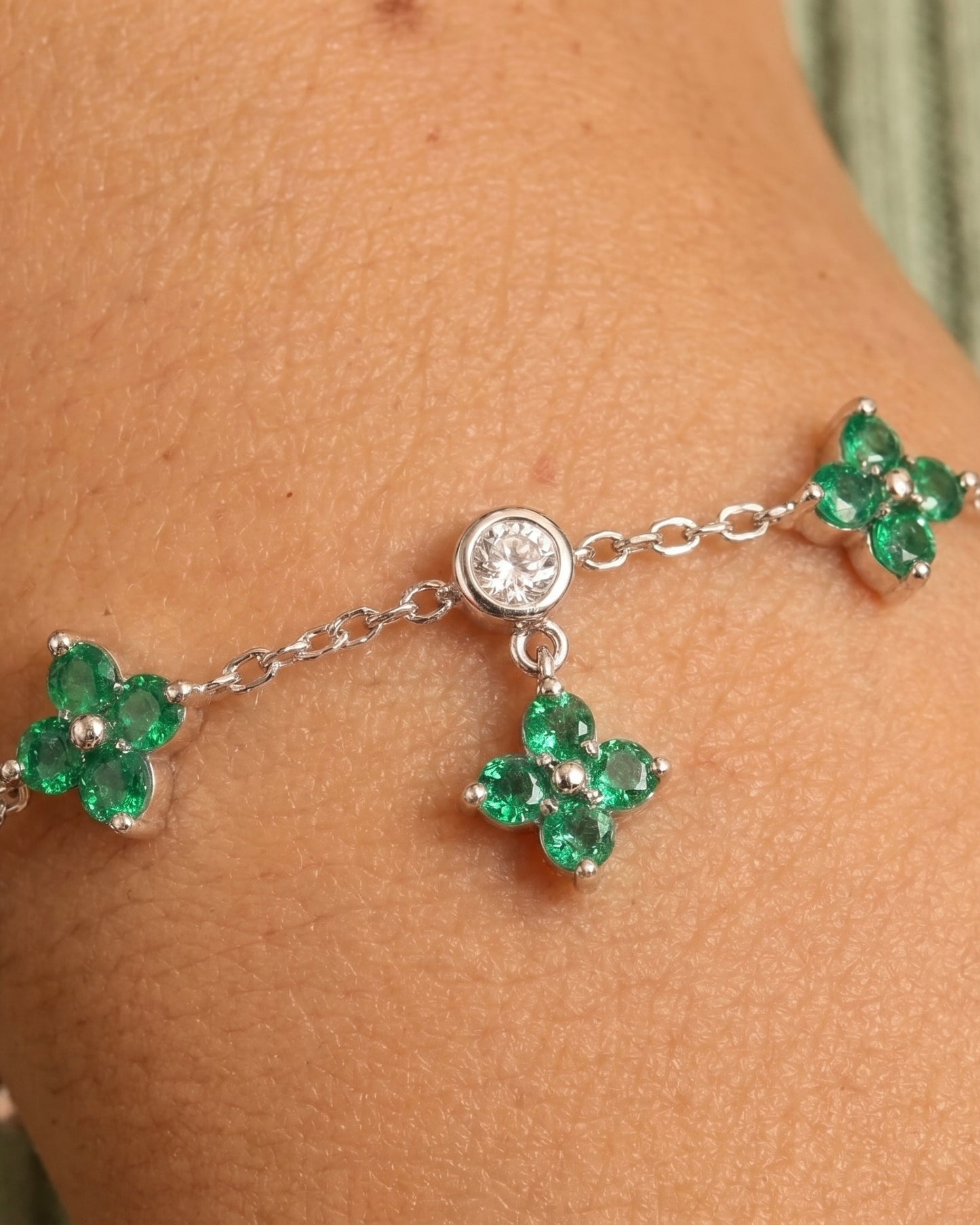 5 Dazzle Green Flowers Bracelet
