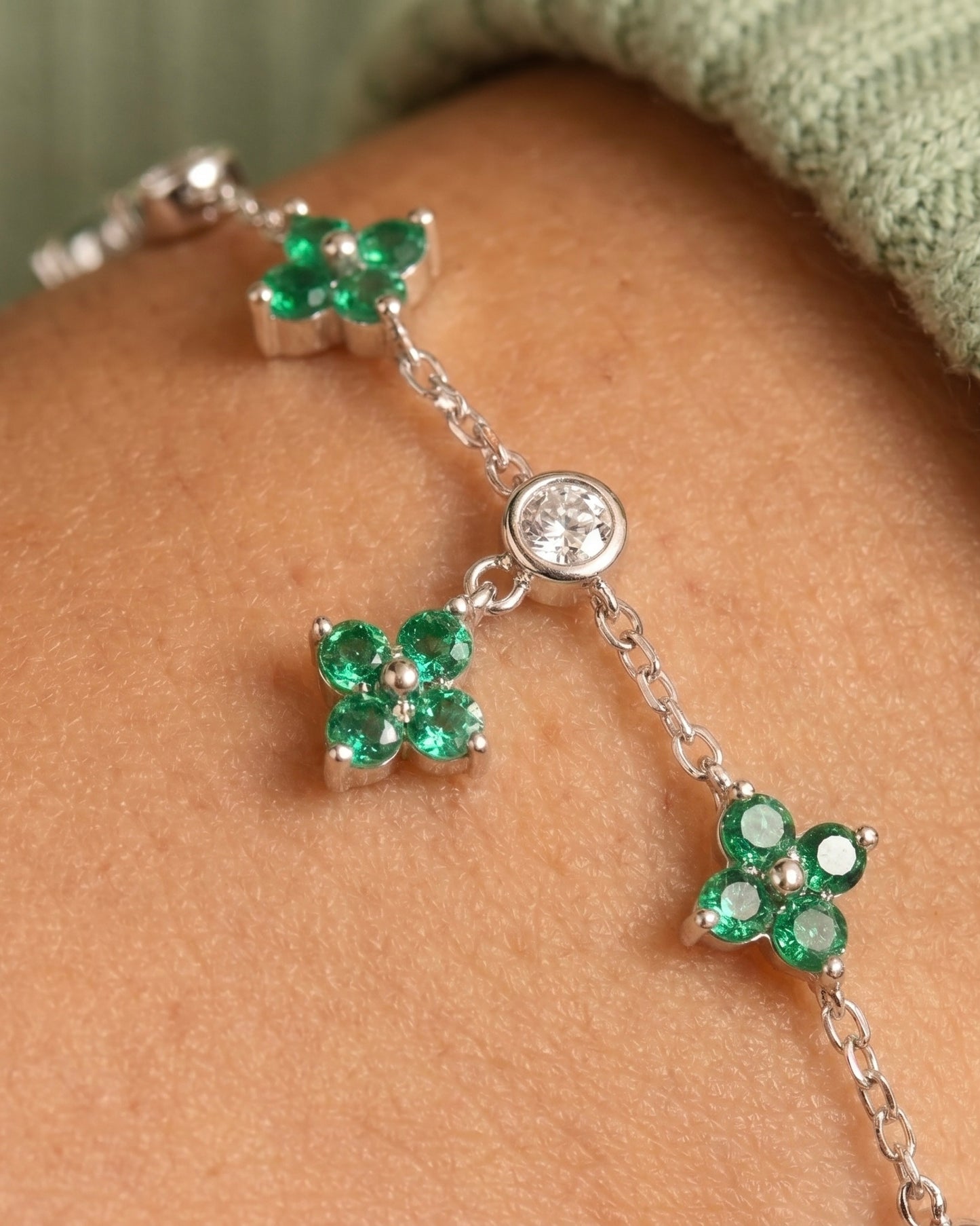 5 Dazzle Green Flowers Bracelet